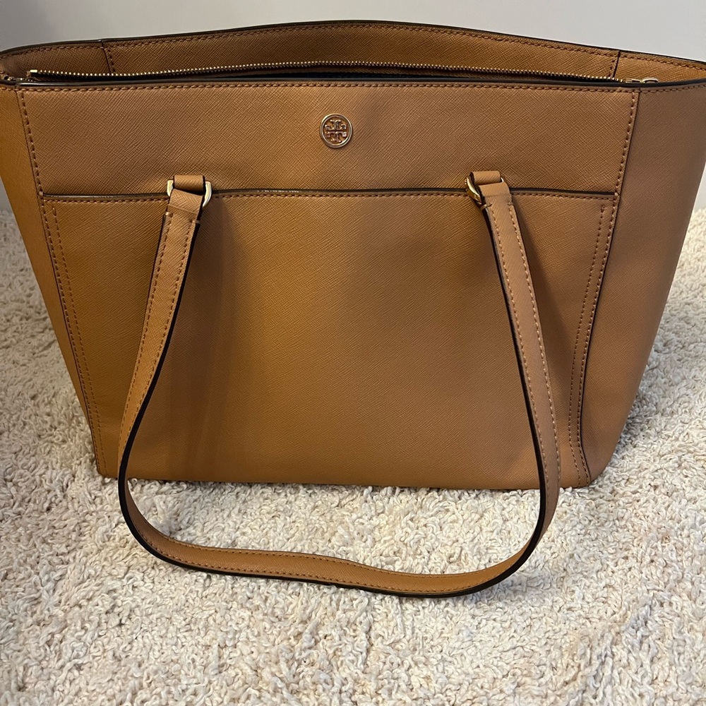 Tory Burch Robinson Tote. Camel color. NWOT